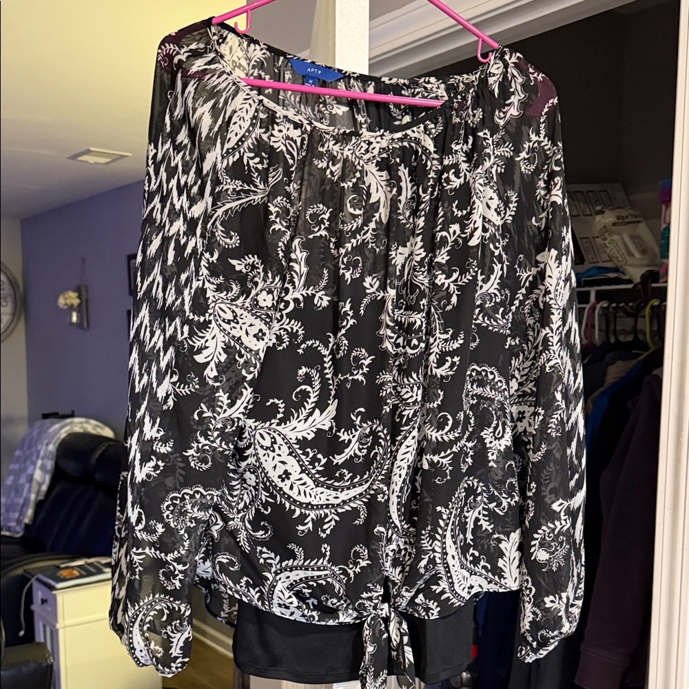Women’s M Apt. 9 Black and White Patterned Blouse